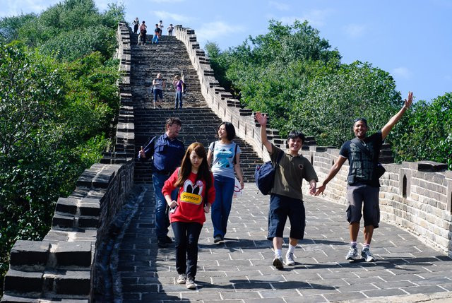 Hutong School students hiking the Great Wall